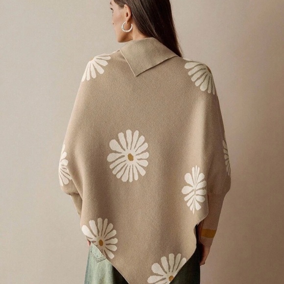 Chic Beige Floral Poncho - Picture 6 of 7